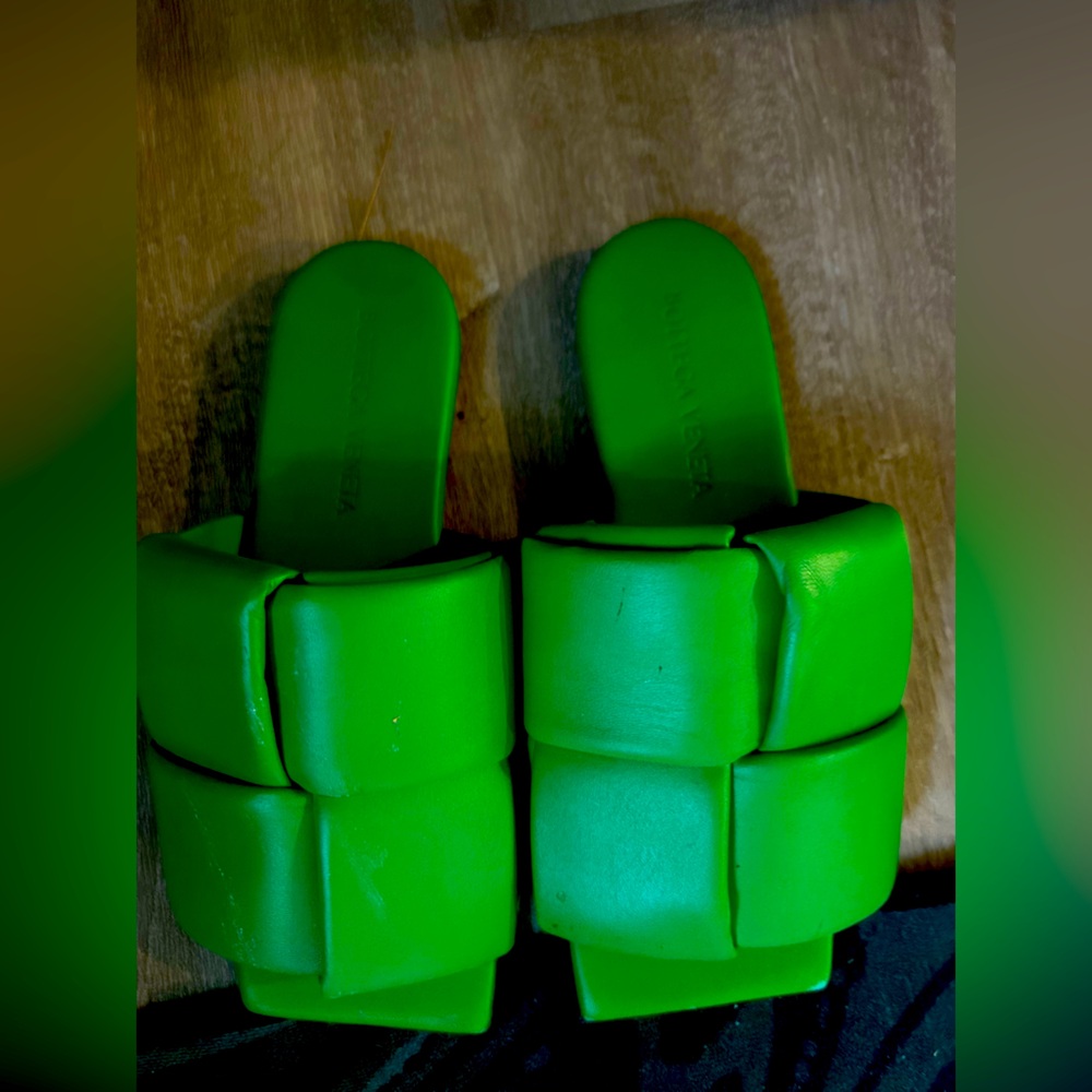 Apple green Bottega Slides